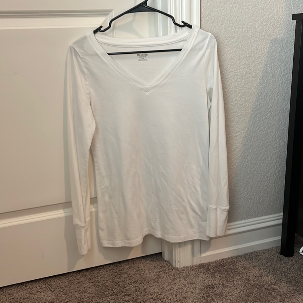 Basic white long sleeve tee shirt